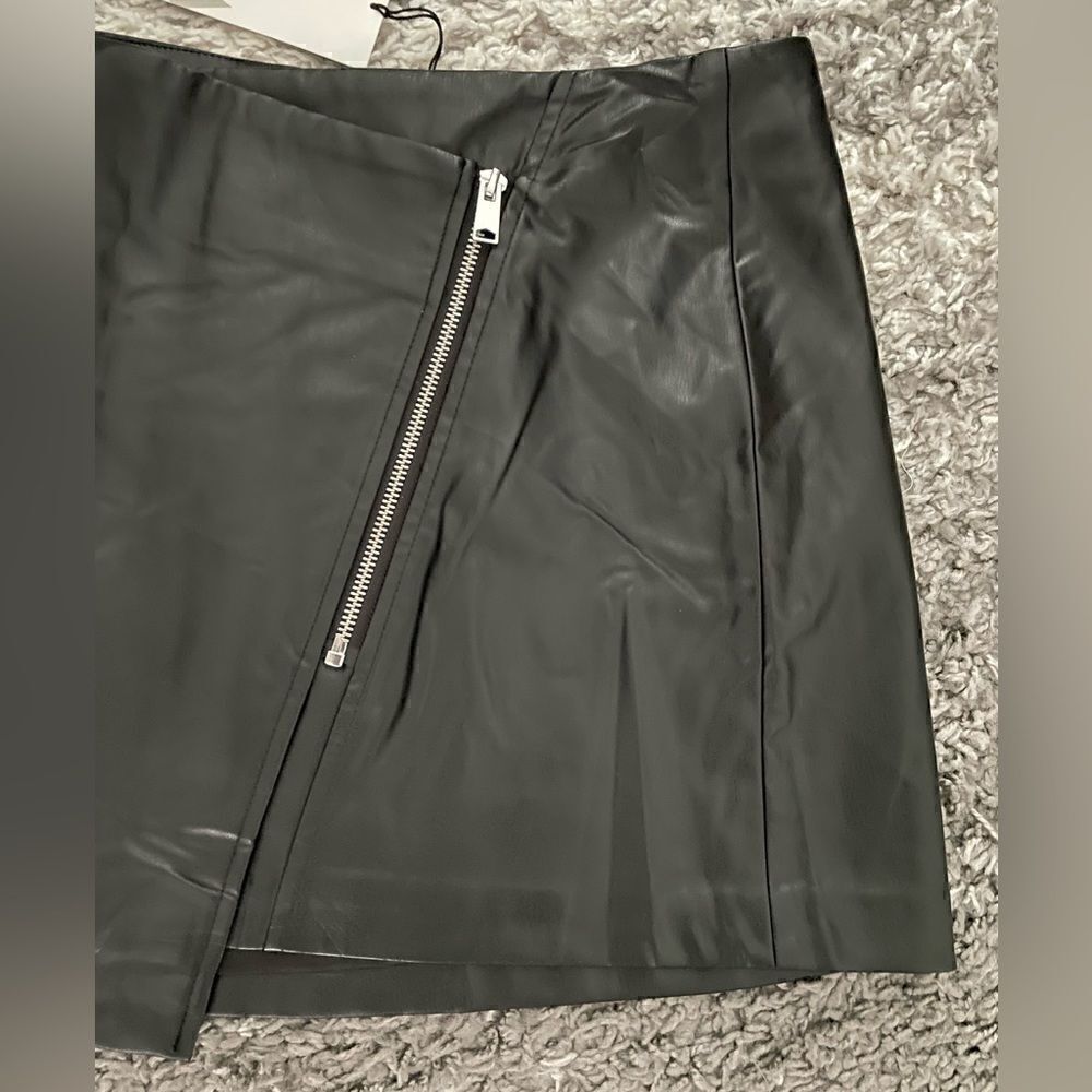 NWT Zara Faux Leather Mini Skirt - Picture 3 of 8